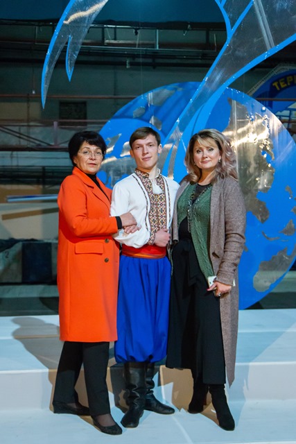 Магістрант Нищота Олег, концертмейстр Пронь Наталія Ігорівна та доцент кафедри Ороновська Лариса Дмитрівна